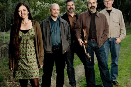 PERFORMANCE: Jaybirds kick off series with folk and bluegrass tunes