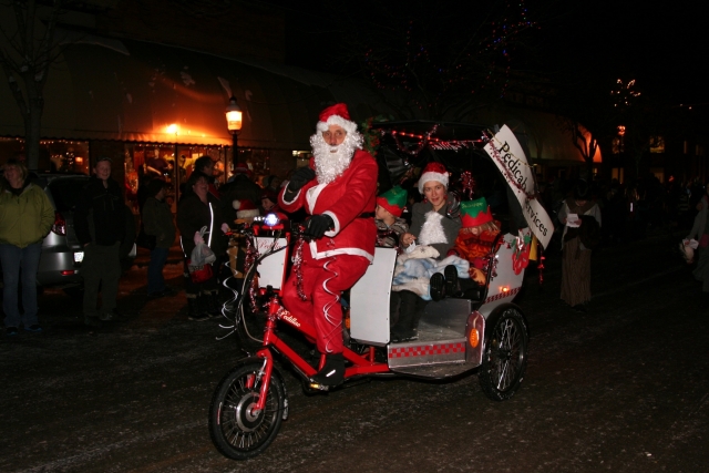 Annual Santa Claus Parade brings out the crowds and the snow
