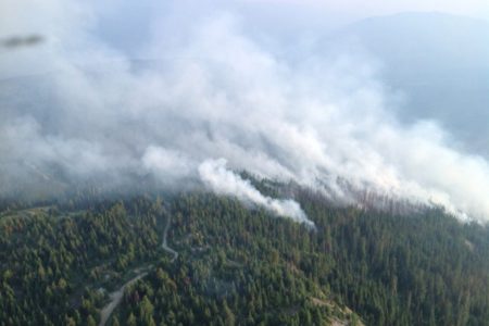 Slocan Park wildfire evacuation alert remains in place