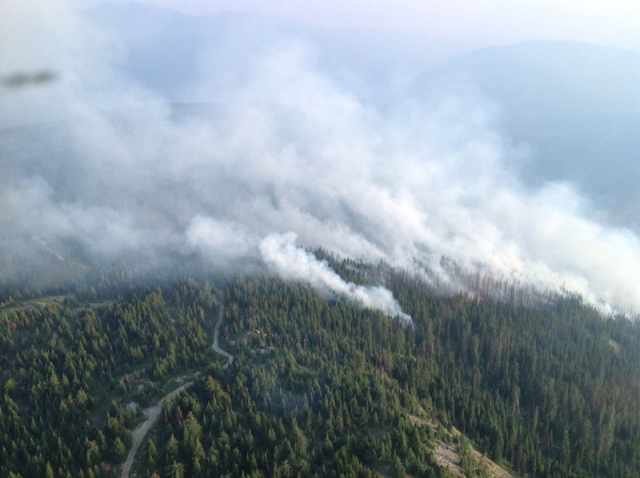 Slocan Park wildfire evacuation alert remains in place