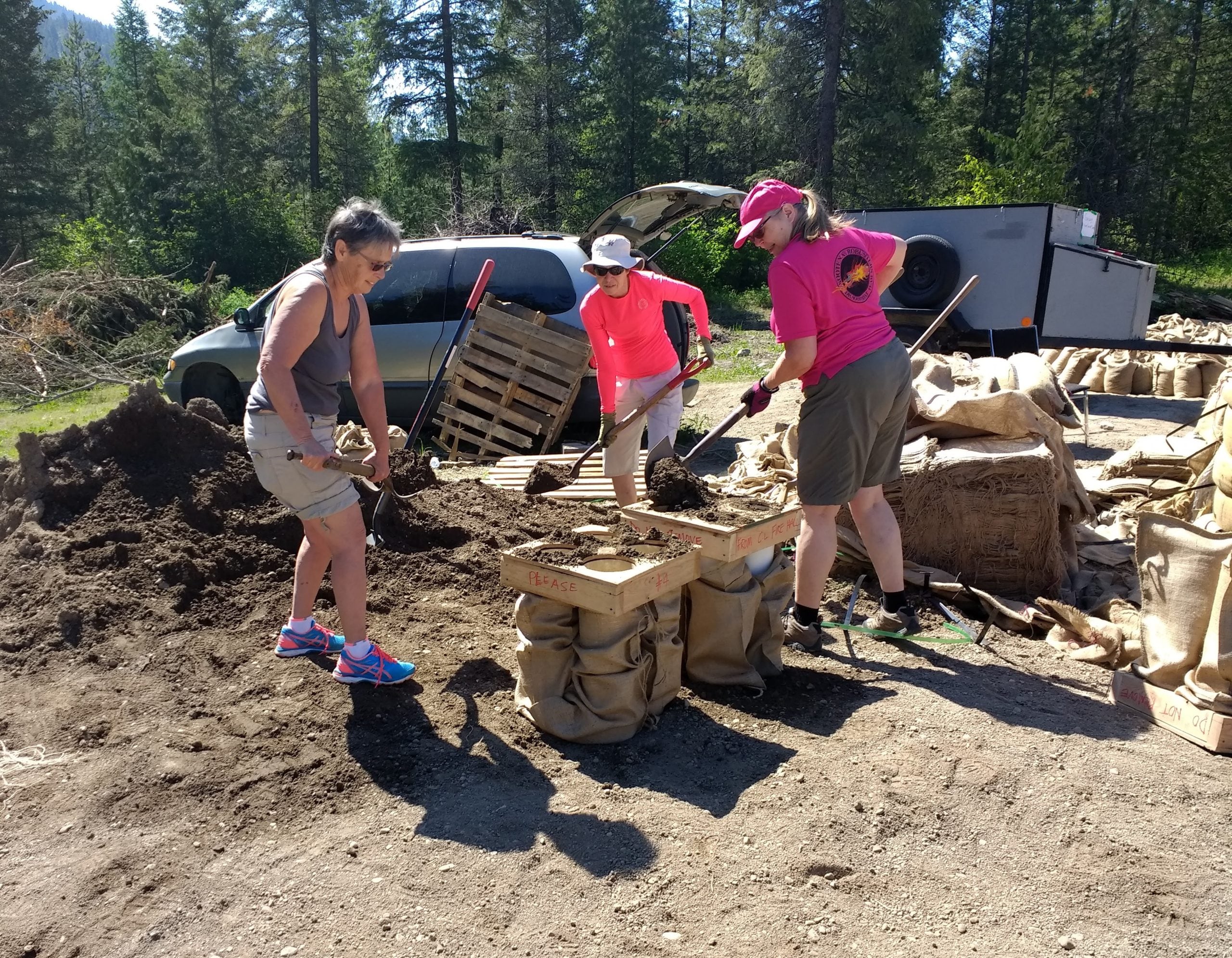 Shovels instead of paddles: Dragon Boat Team fills sandbags
