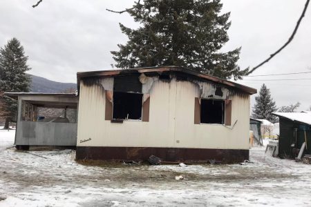 Fire engulfs abandoned house in Grand Forks